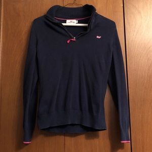 Women’s Vineyard vines throw over navy blue